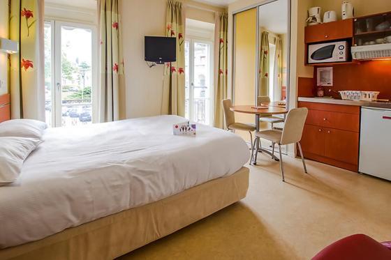 Garden & City Luxeuil Ex Le Metropole Et Les Thermes Номер фото
